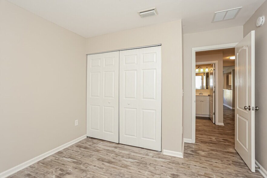 Building Photo - 859 Collinswood Dr