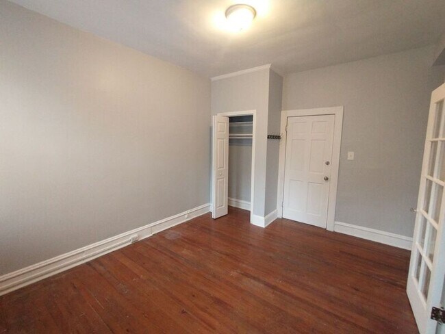 Building Photo - 307 Dolphin St