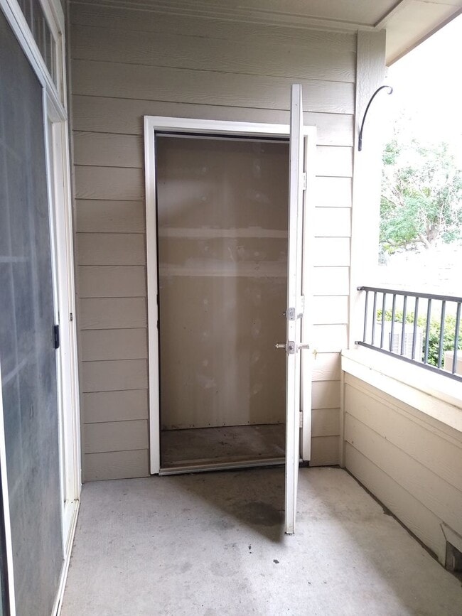 Building Photo - Beautifull Spacious 2 Bedroom 2 Bath Townh...