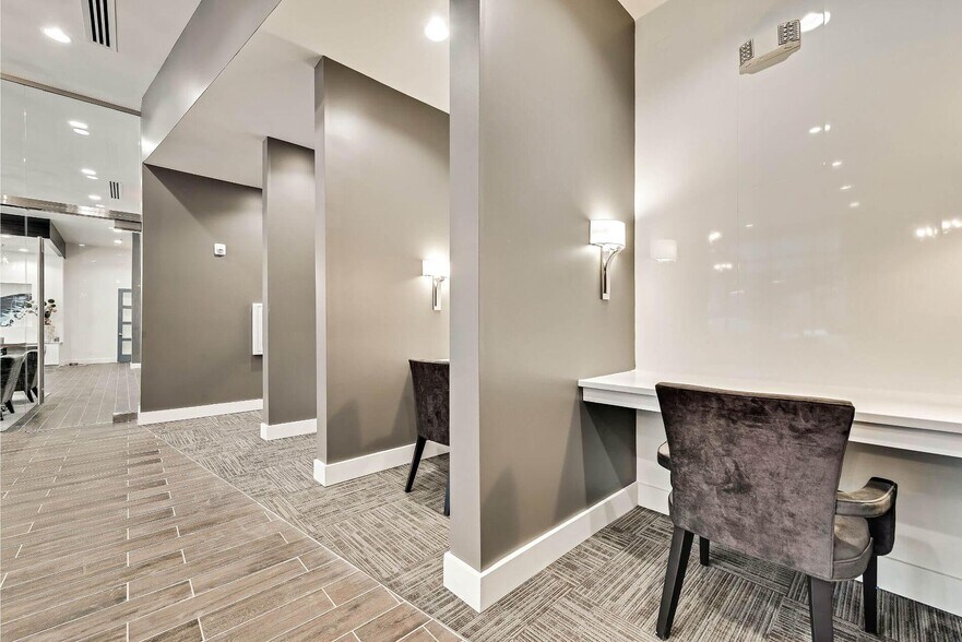 Building Photo - 101 S Center St