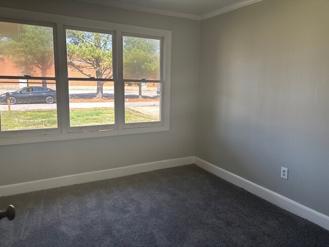 Building Photo - 1108 Warren St