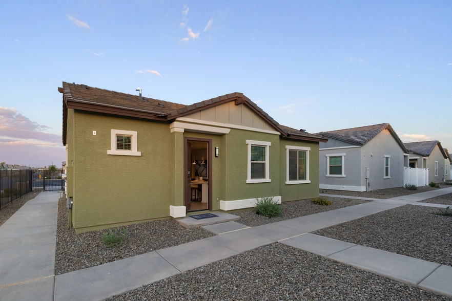 Primary Photo - Estia Surprise Farms