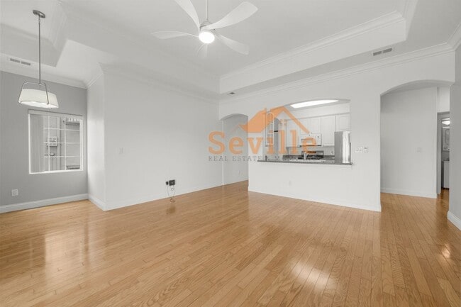 Building Photo - Renovated 2BD/2BA Condo Near Lake Merritt — Private Balcony & In-Unit Laundry