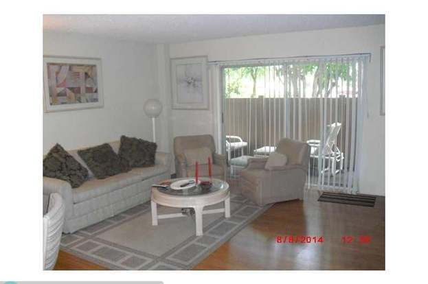 Building Photo - 4174 Inverrary Dr