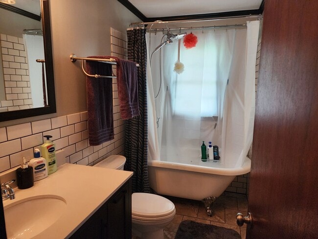 Building Photo - 3 Bed 1 bath Home Mount Airy