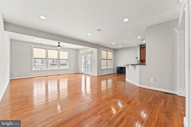 Building Photo - 42524 Rowderbury Square