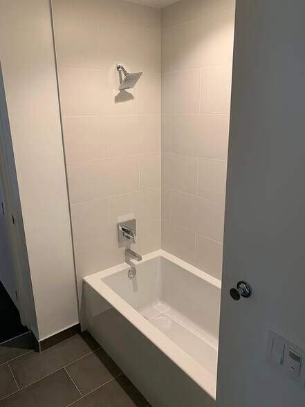 Building Photo - 1000 3rd St