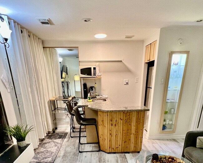 Building Photo - 11850 Sunrise Valley Dr