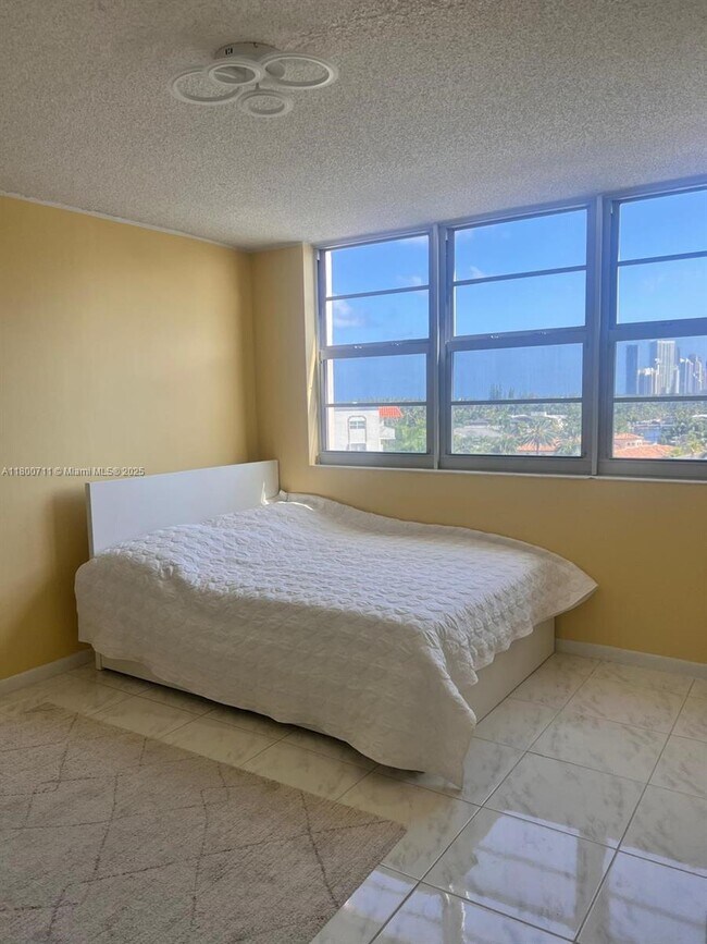 Building Photo - 3161 S Ocean Dr