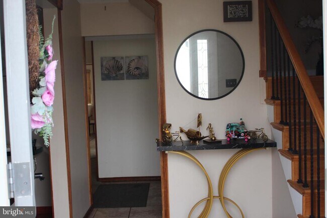 Building Photo - 219 Meadow Dr