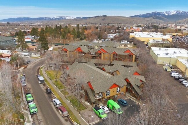 Building Photo - 2 Bed 2 Bath Condo - Near Shopping!