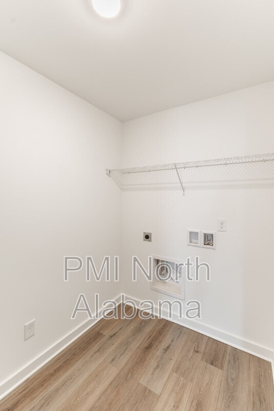Building Photo - 7574 Discovery Pt Dr NW