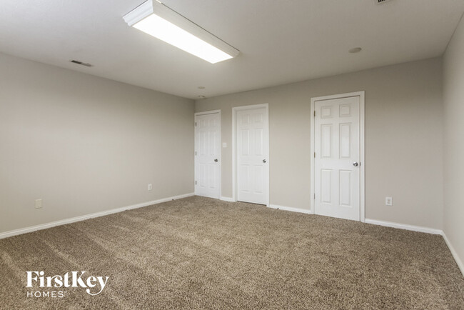 Building Photo - 6403 Pemboke Ct