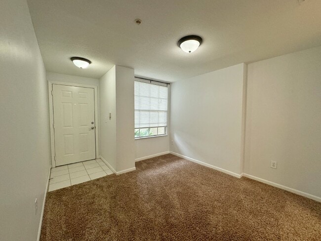 Building Photo - Las Palmas, one-bedroom first floor condo ...