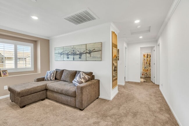 Building Photo - 4 bed / 3 bath | Upated Anatolia Home Avai...