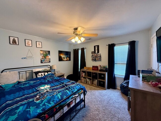 Building Photo - 4-bedroom, 2.5-bath home on a cul-de-sac street!