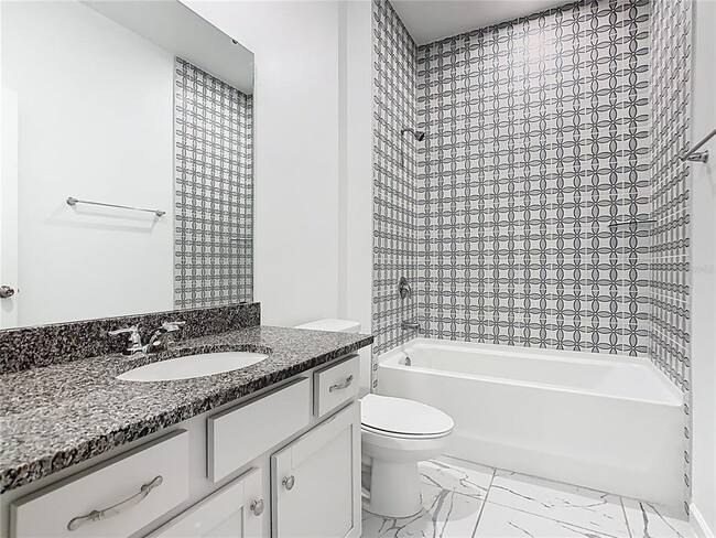 Building Photo - 1043 Lakeshore Breeze Pl
