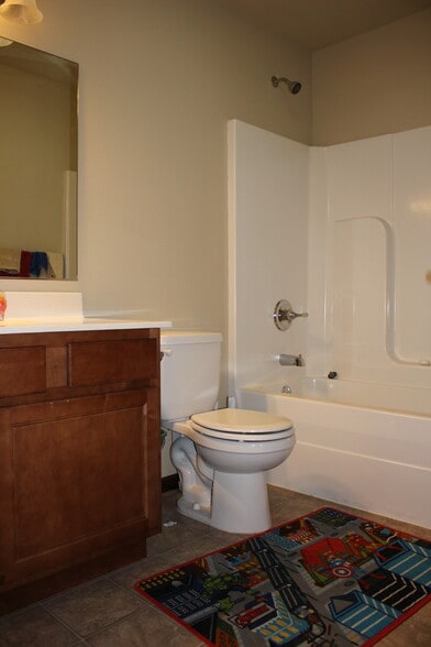Building Photo - 3720 Ravenwood Cir