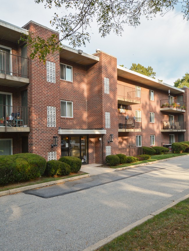 Residential Building - Lansdowne Towers Apartments