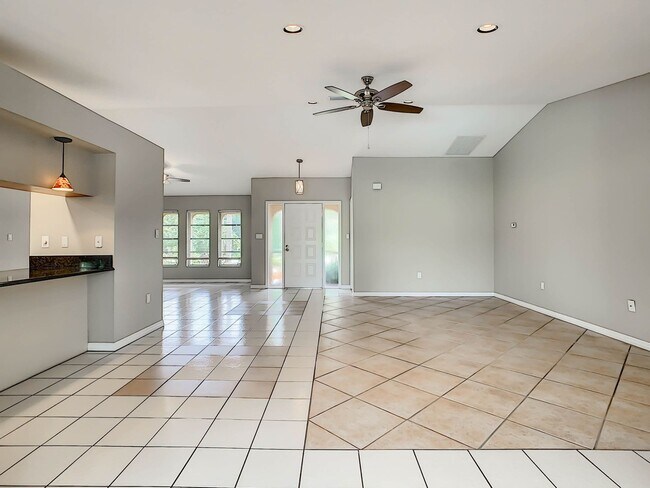 Building Photo - Port Charlotte Waterfront Pool Home - Grea...