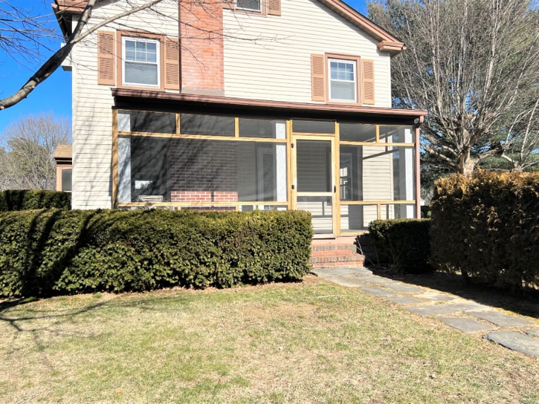 Building Photo - 201 American Ave