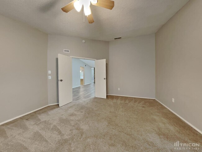 Building Photo - 1421 Rustling Oaks Dr