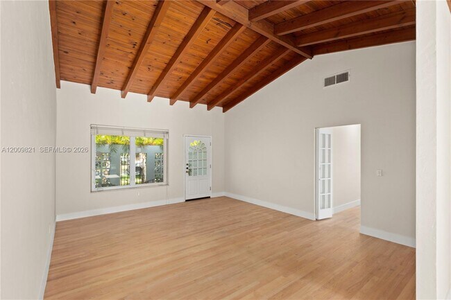 Building Photo - 5614 San Vicente St