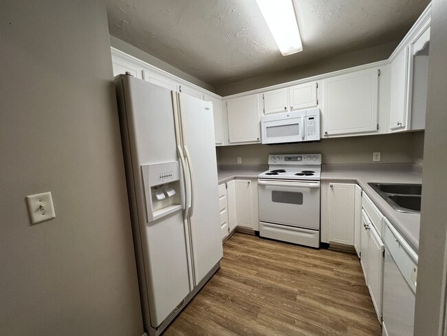 Building Photo - 3 bedroom 2 bath townhome in Towne Park