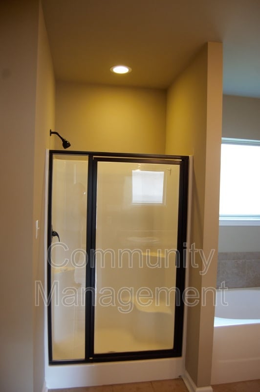 Building Photo - 828 Northbrook Dr