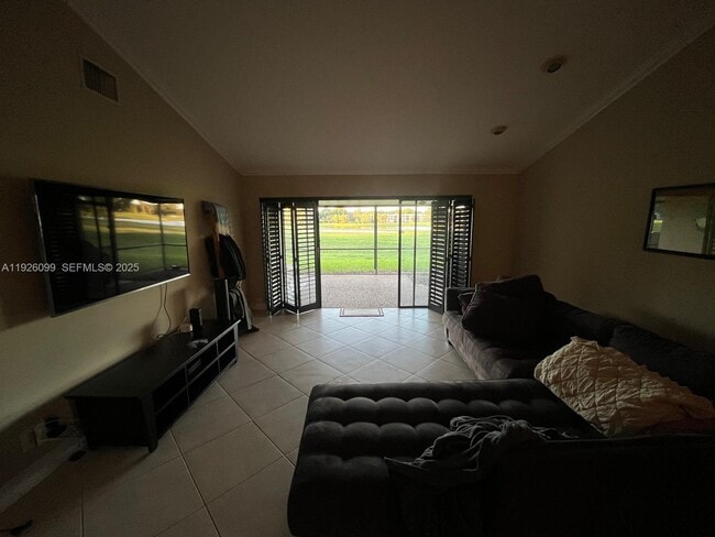 Building Photo - 16233 Laurel Dr