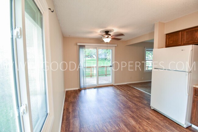 Building Photo - Half Off 1st Months Rent! 3 Bedroom 2 Bath...