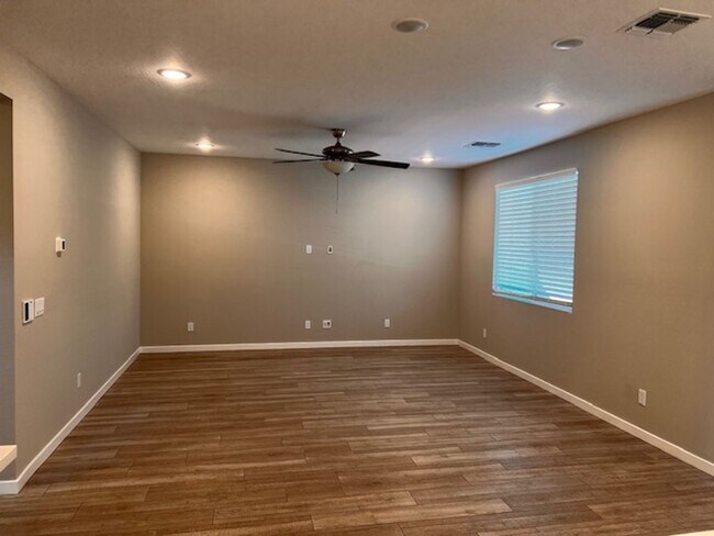 Building Photo - Move in Ready Home For Rent in Estrella!