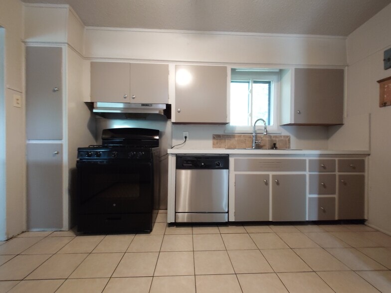 Building Photo - 203 Haverford Dr