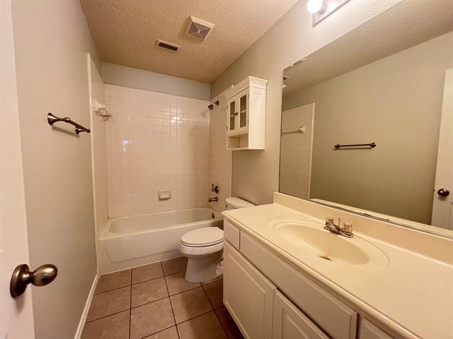 Building Photo - 2043 Wimbledon Dr