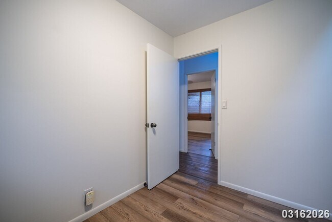 Building Photo - 4 Bed 3 Bath in Kalihi Valley