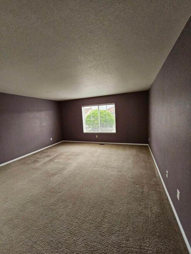 Building Photo - 3 Bedroom Home located in Fountain on Camp...