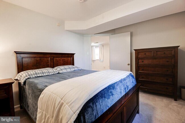 Building Photo - 8805 Honeybee Ln