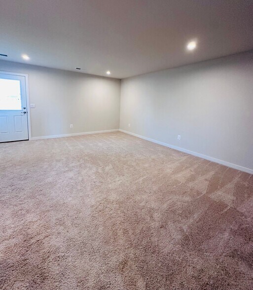 Building Photo - 61 Zander Rd