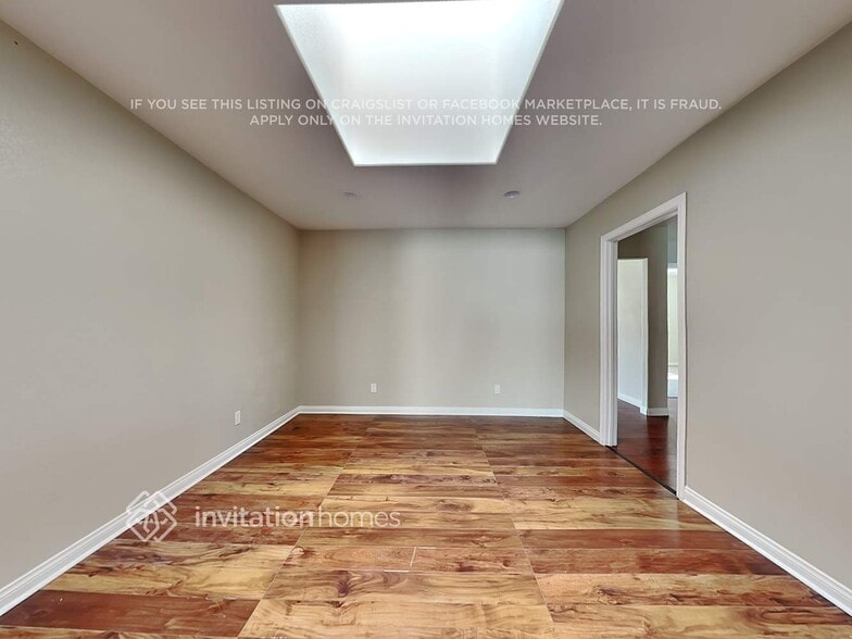 Building Photo - 1241 E Herring Ave