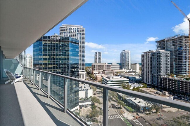 Building Photo - 400 Central Ave