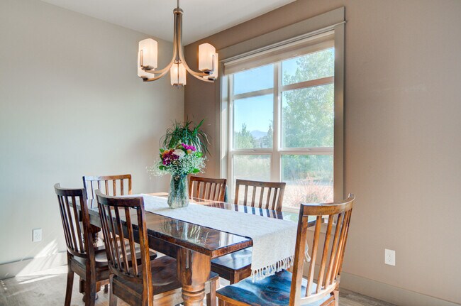 Building Photo - 2338 Gallatin Green Blvd