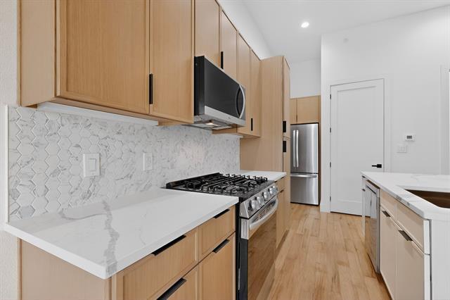 Building Photo - 2080 Kelly Ave