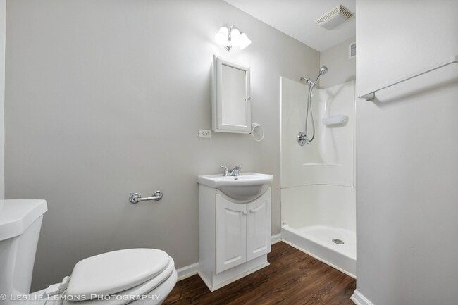 Building Photo - 4137 Blackstone Dr