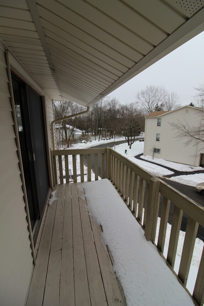 Building Photo - 308 Village Dr