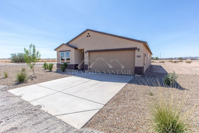 Building Photo - 3510 Mateo Dr