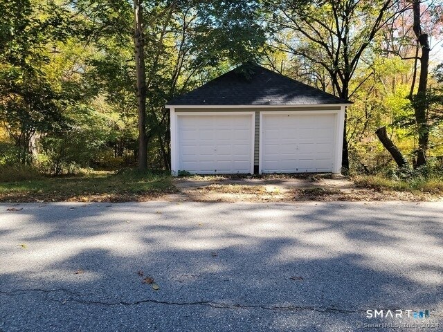 Building Photo - 11 Pigeon Swamp Rd