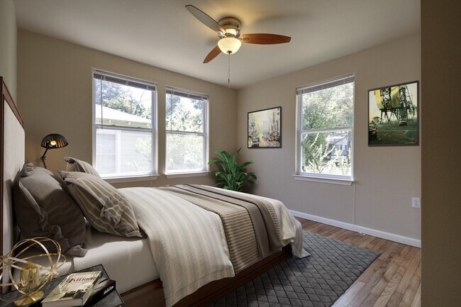 Building Photo - UT PRE LEASE: 2009 Remodeled 6 Bed / 3 Bath, Wood & Stained Concrete Floors, Custom High End Kitc...