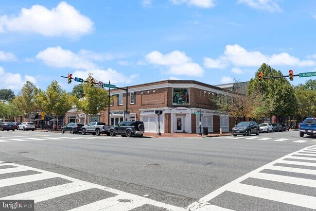 Building Photo - 718 S Washington St