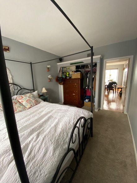 Building Photo - 414 Commercial St