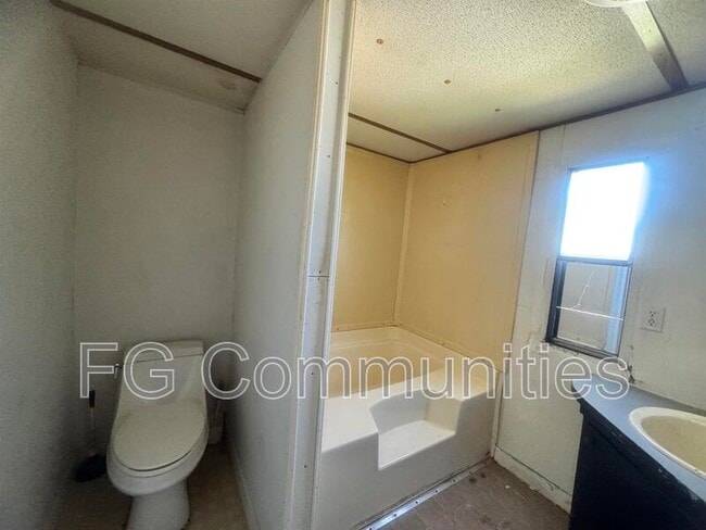 Building Photo - 121 Tinsley Heights